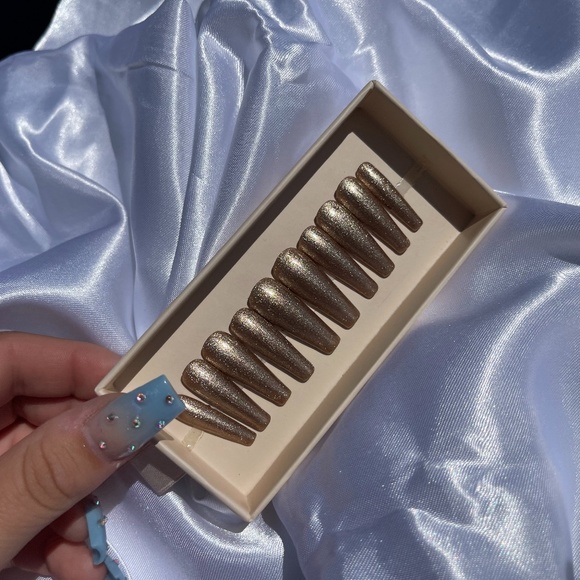 Gold Press On Nails - Picture 1 of 1